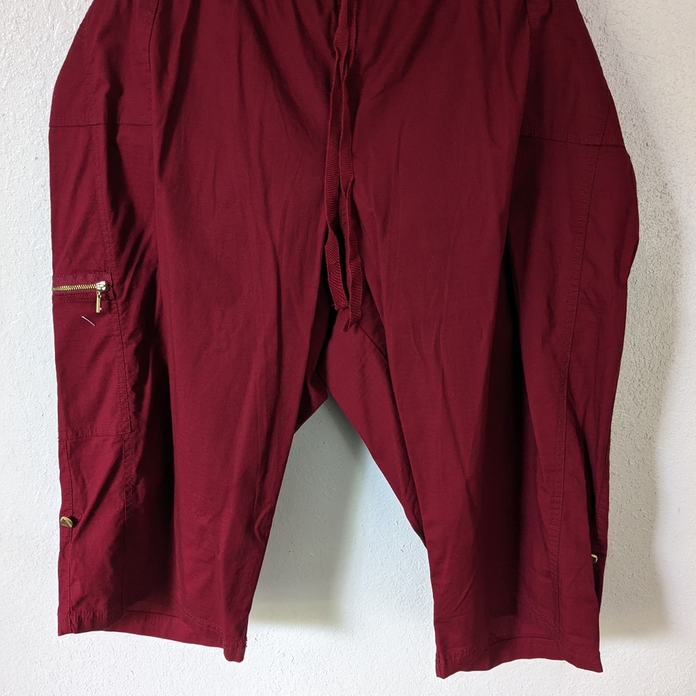Catherines New Plus size capris 2x  22/24w Reddish maroon color
